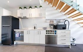 Bright Loft-Style Apartment With Gorgeous View - Hosted By Canstay